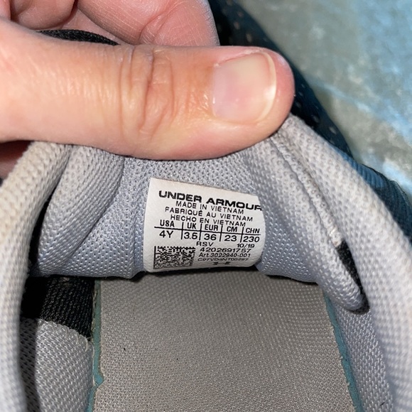 Under Armour sneakers - Picture 6 of 7